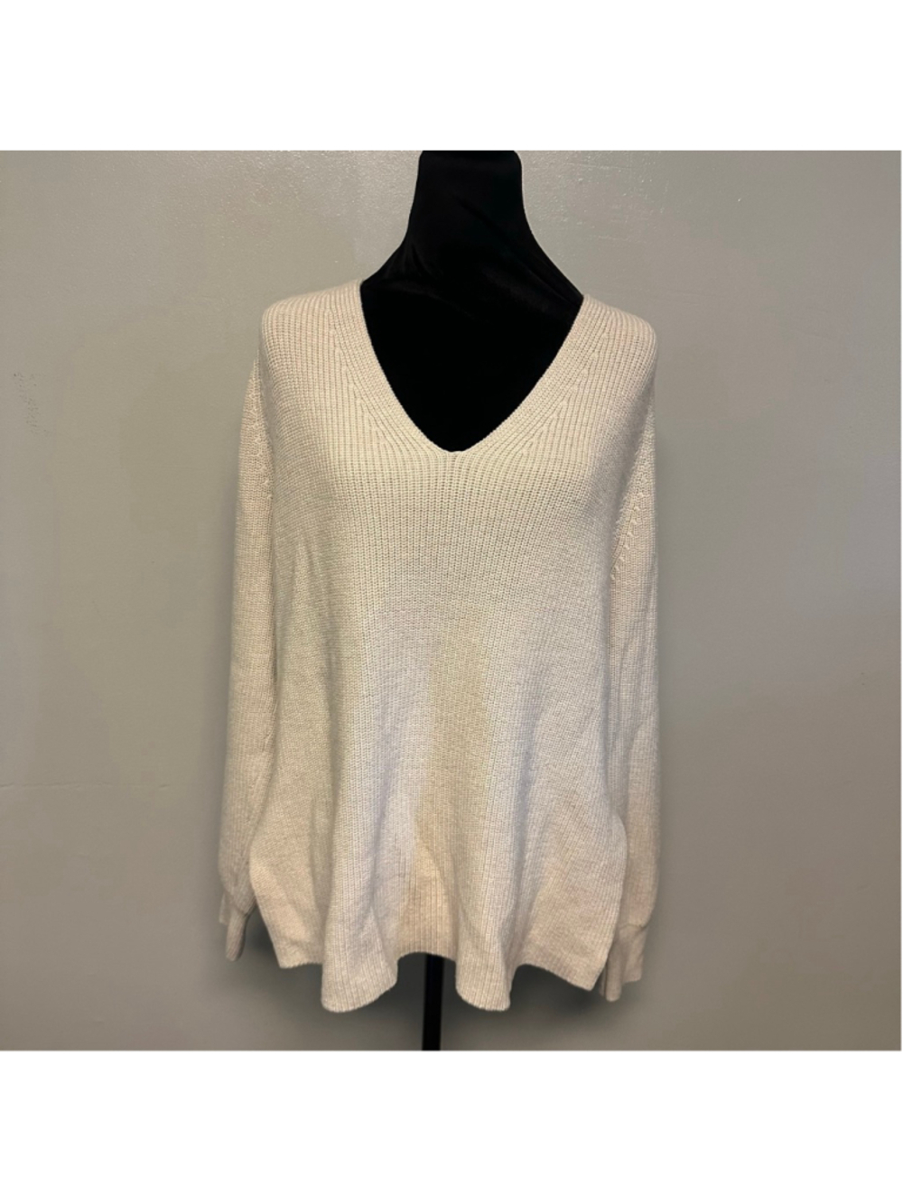 Athleta Cream Beige V-Neck Knit Sweater Merino Wool Size Small